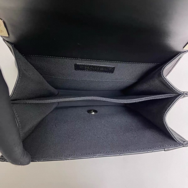 Chanel香奈兒leboy竪版大號黑金牛皮菱格包-7