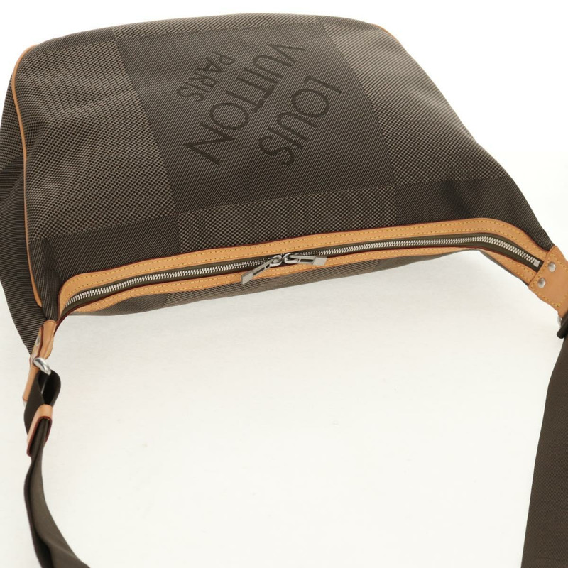 【日本直送】路易威登 Damier Geant Explorateur 單肩包 卡其色 M93615 LV 正品 ki6235V-5