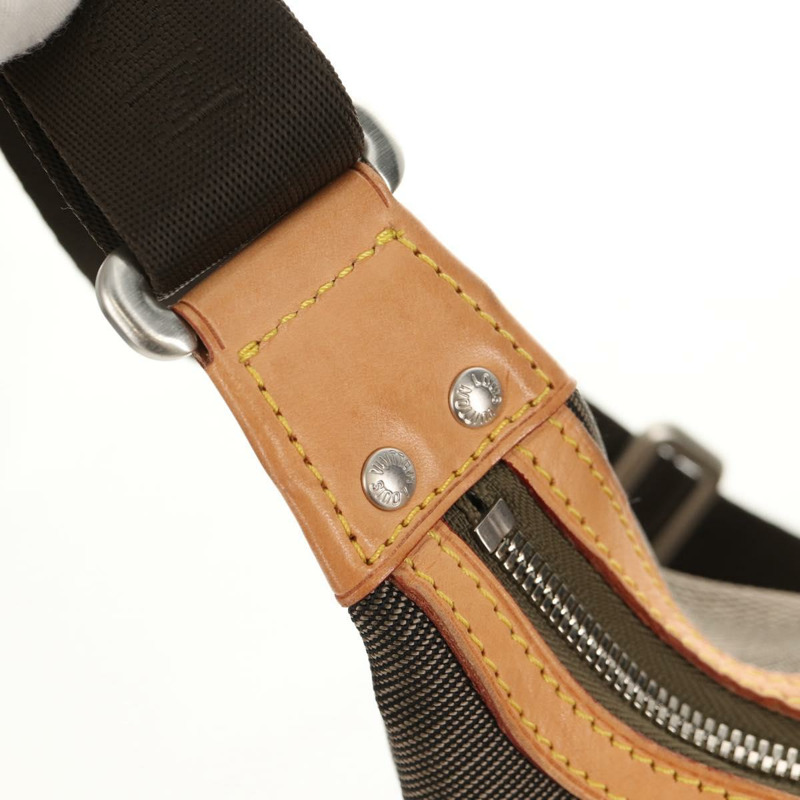 【日本直送】路易威登 Damier Geant Explorateur 單肩包 卡其色 M93615 LV 正品 ki6235V-8