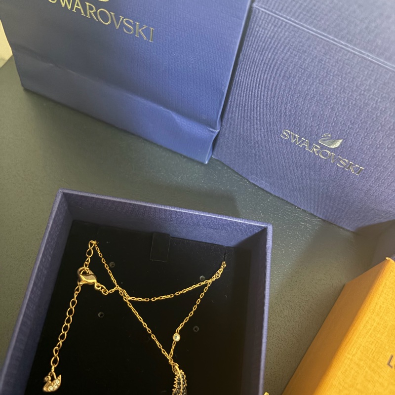 施華洛世奇(Swarovski)Naughty系列黑色水晶羽毛造型玫瑰金色項鍊。-0