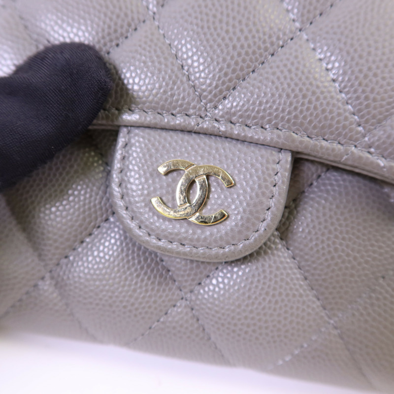 CHANEL 牛皮皮革Fold Wallet金扣錢包-9