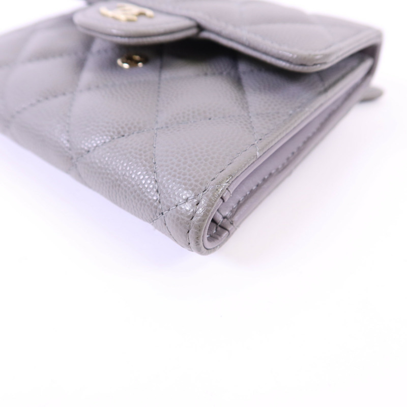 CHANEL 牛皮皮革Fold Wallet金扣錢包-10