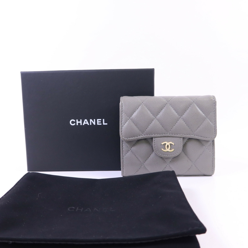 CHANEL 牛皮皮革Fold Wallet金扣錢包-17