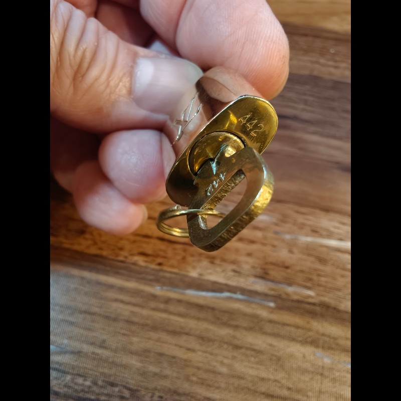 日本中古店帶回附1把鑰匙LV古董鑰匙圈，編號442中古品難免有正常使用痕跡，完美主義者請勿下單，謝謝-4