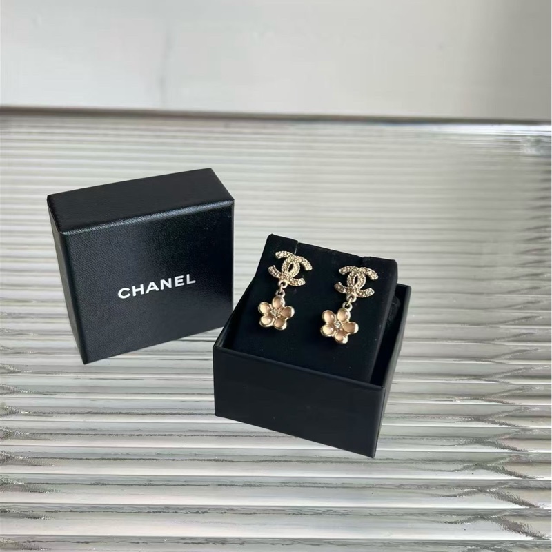 🔥 🔥新到：Chanel/香奈兒山茶花琉璃耳釘，金色雙C帶鑽-0