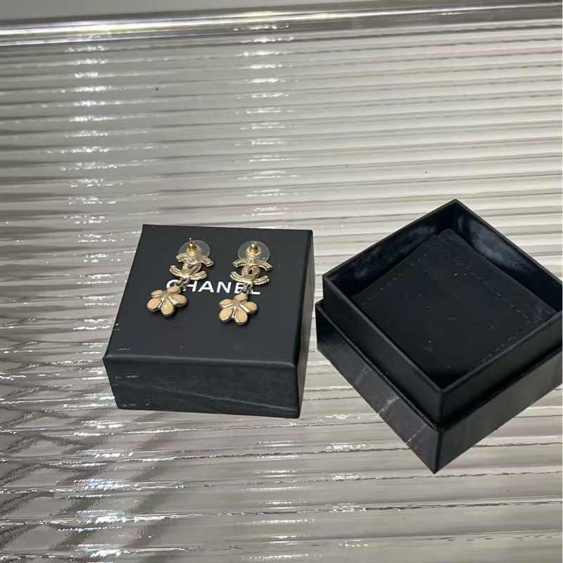 🔥 🔥新到：Chanel/香奈兒山茶花琉璃耳釘，金色雙C帶鑽-4