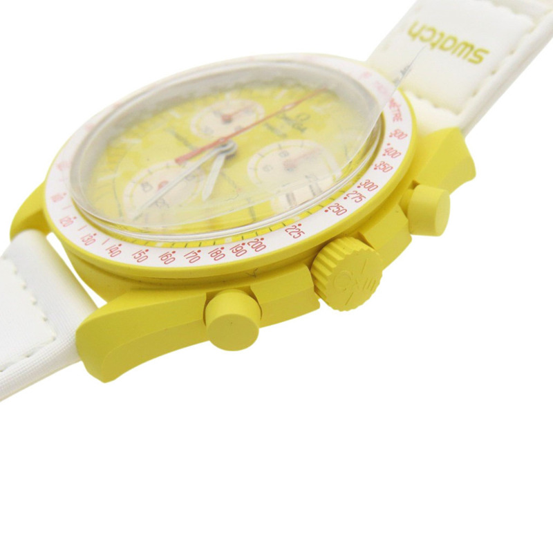 近新歐米茄 x Swatch 聯名款「太陽之旅」超霸系列 SO33J100 石英腕錶，尼龍錶帶搭配生物陶瓷錶鏡，黃色錶盤，型號 1302OMEGA S033J100，男士款-3