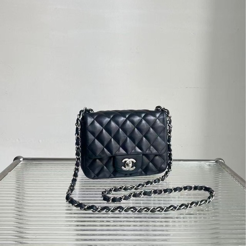 🔥新到：11開 97🆕 Chanel / 香奈兒 黑銀菱格CF方胖子鏈條包，尺寸：17×13.5cm 好價🉐