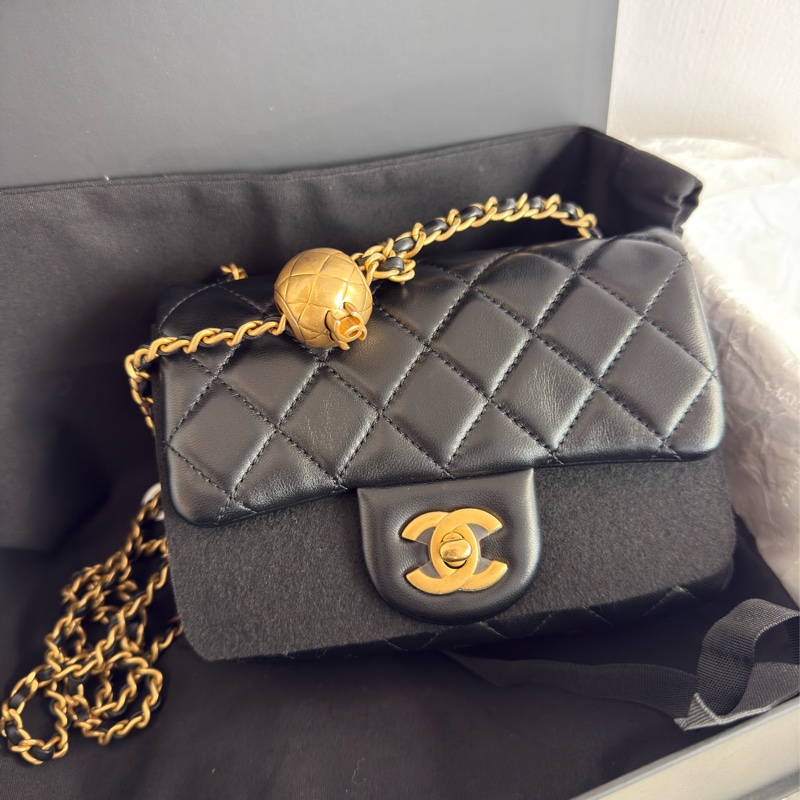 全新CHANEL黑色羊皮金球方胖AS1786-1