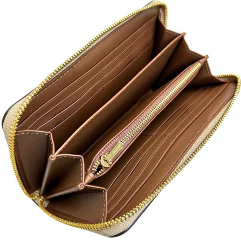 【COACH】滿版LOGO防刮皮革長夾-卡其白-3