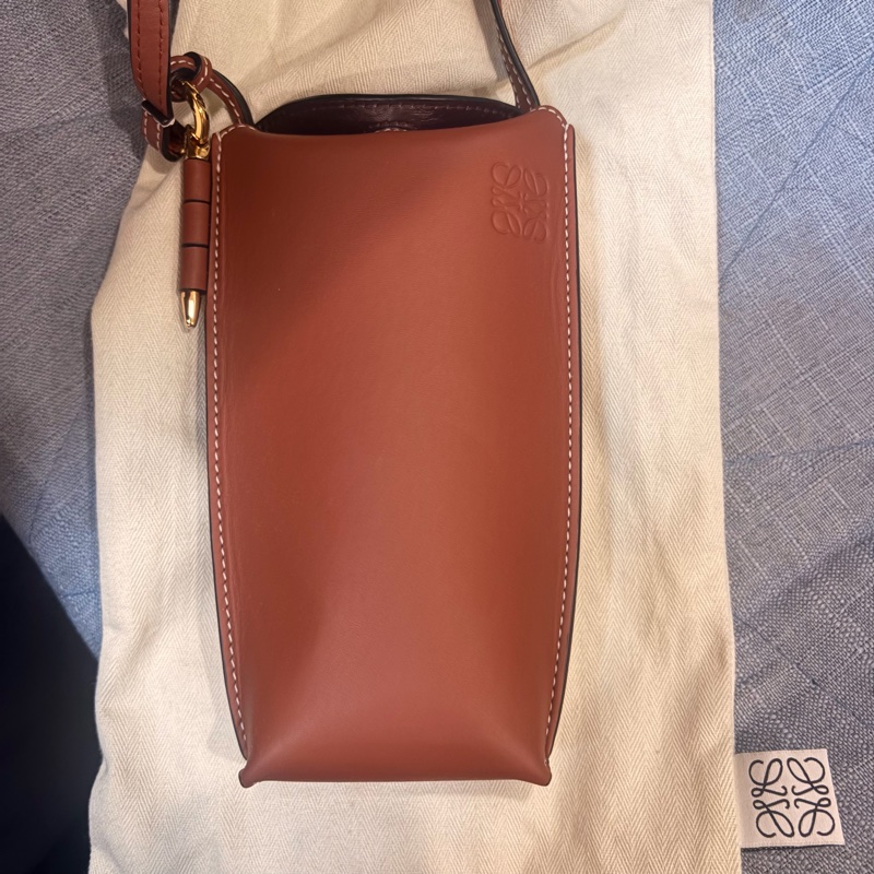 LOEWE gate pocket 手機包-1