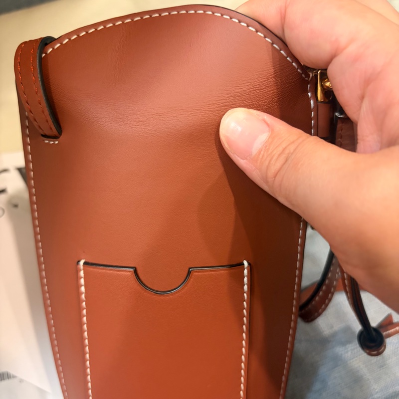 LOEWE gate pocket 手機包-13