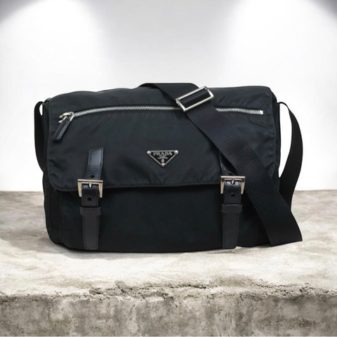 「JL精品代購」 9新 Prada 郵差包