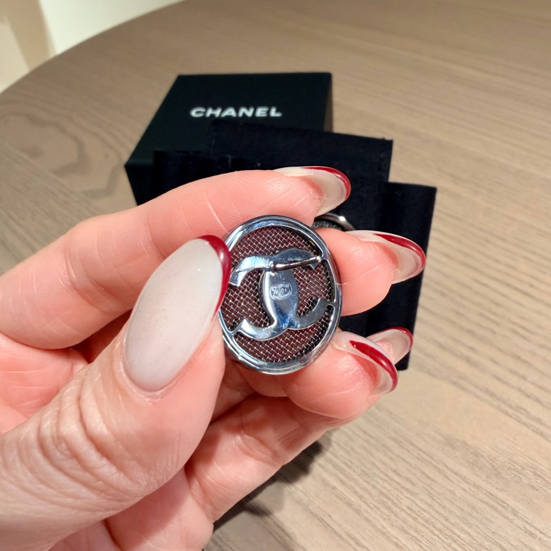 CHANEL | 圓形簍空Logo 耳環-2
