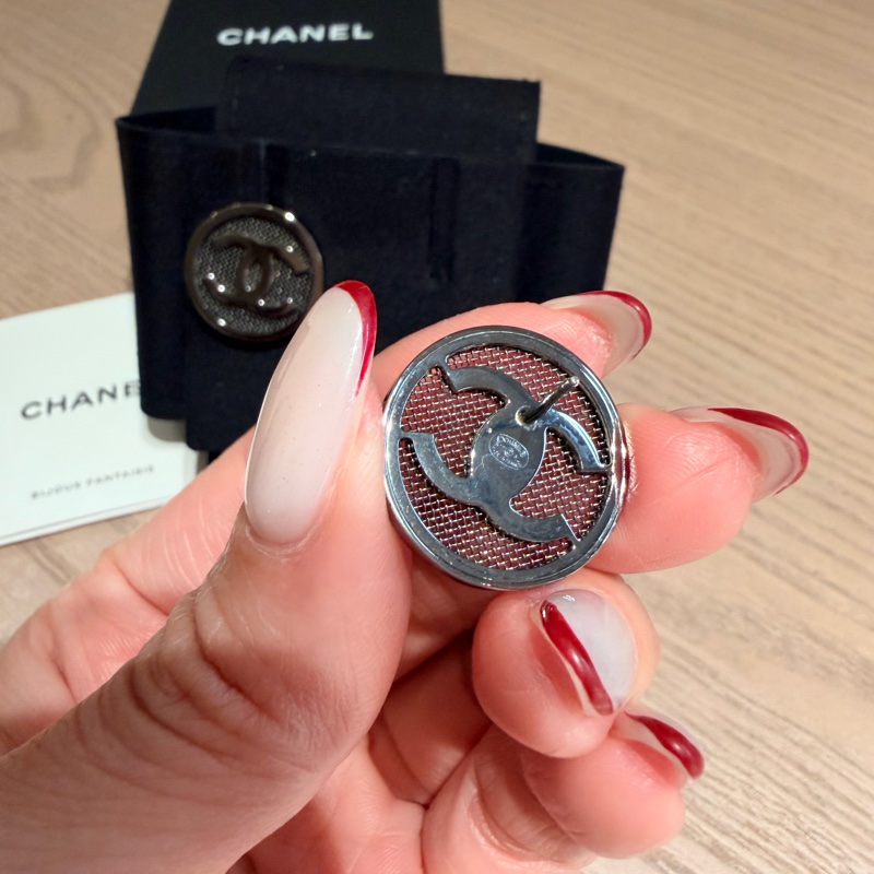 CHANEL | 圓形簍空Logo 耳環-3