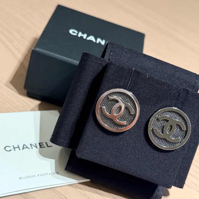 CHANEL | 圓形簍空Logo 耳環-4