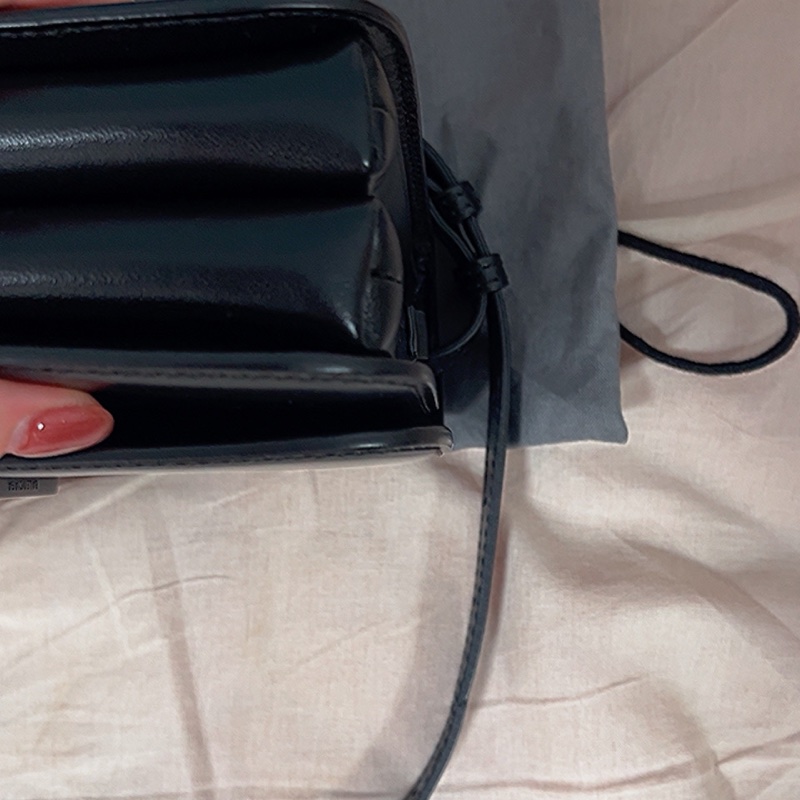 BALENCIAGA 巴黎世家 592898 金屬B LOGO小牛皮風琴小方包(黑)-9