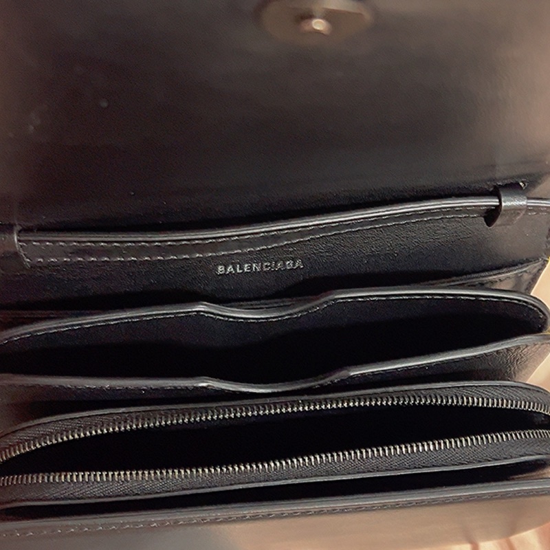 BALENCIAGA 巴黎世家 592898 金屬B LOGO小牛皮風琴小方包(黑)-10