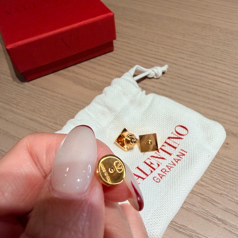 全新 VALENTINO | 金色卯釘造型耳釘-4