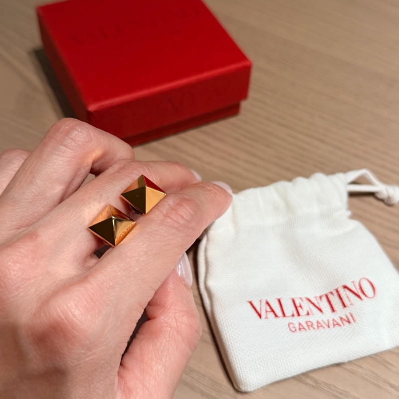 全新 VALENTINO | 金色卯釘造型耳釘-5