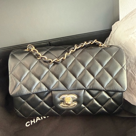 全新CHANEL黑色小羊皮菱格紋淡金扣20cm Mini COCO口蓋包A69900