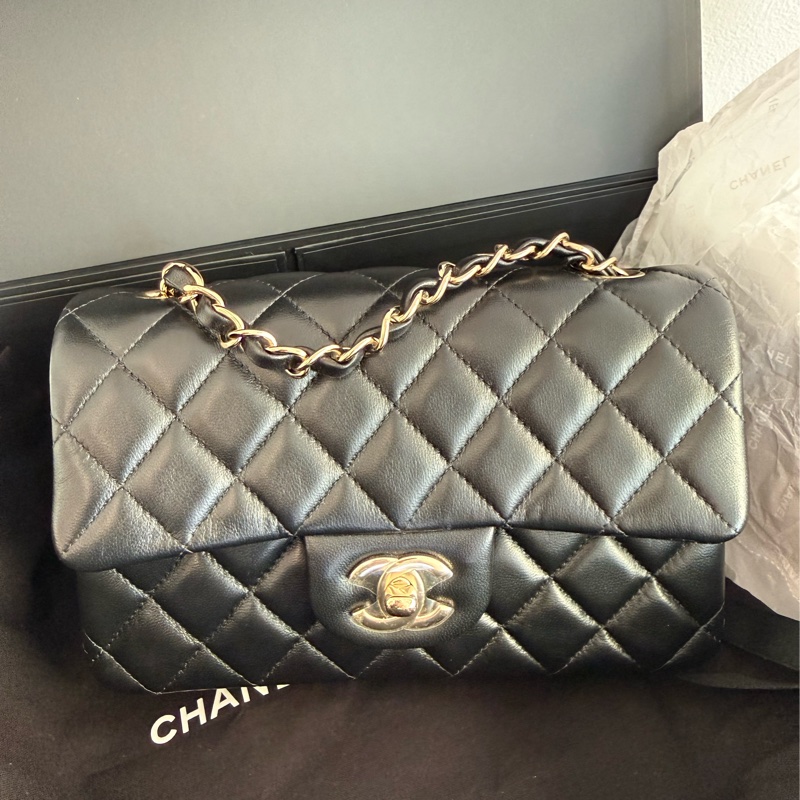 全新CHANEL黑色小羊皮菱格紋淡金扣20cm Mini COCO口蓋包A69900-0