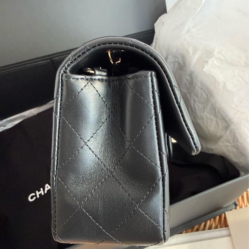 全新CHANEL黑色小羊皮菱格紋淡金扣20cm Mini COCO口蓋包A69900-3