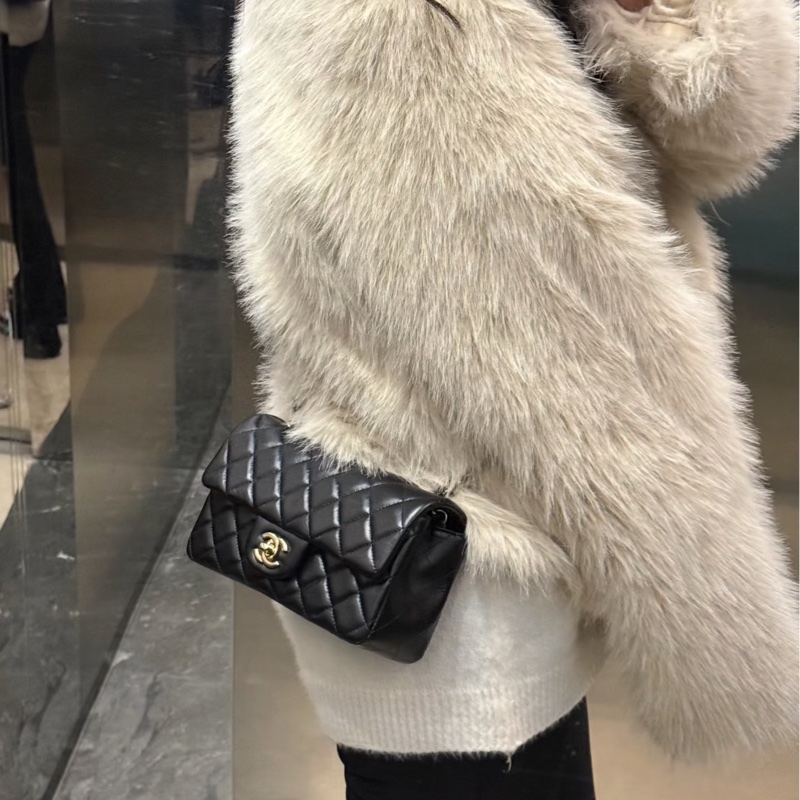 全新CHANEL黑色小羊皮菱格紋淡金扣20cm Mini COCO口蓋包A69900-16