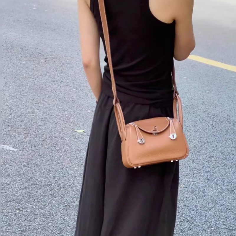 一代 愛馬仕 mini Lindy 金棕金扣 全新閒置-8