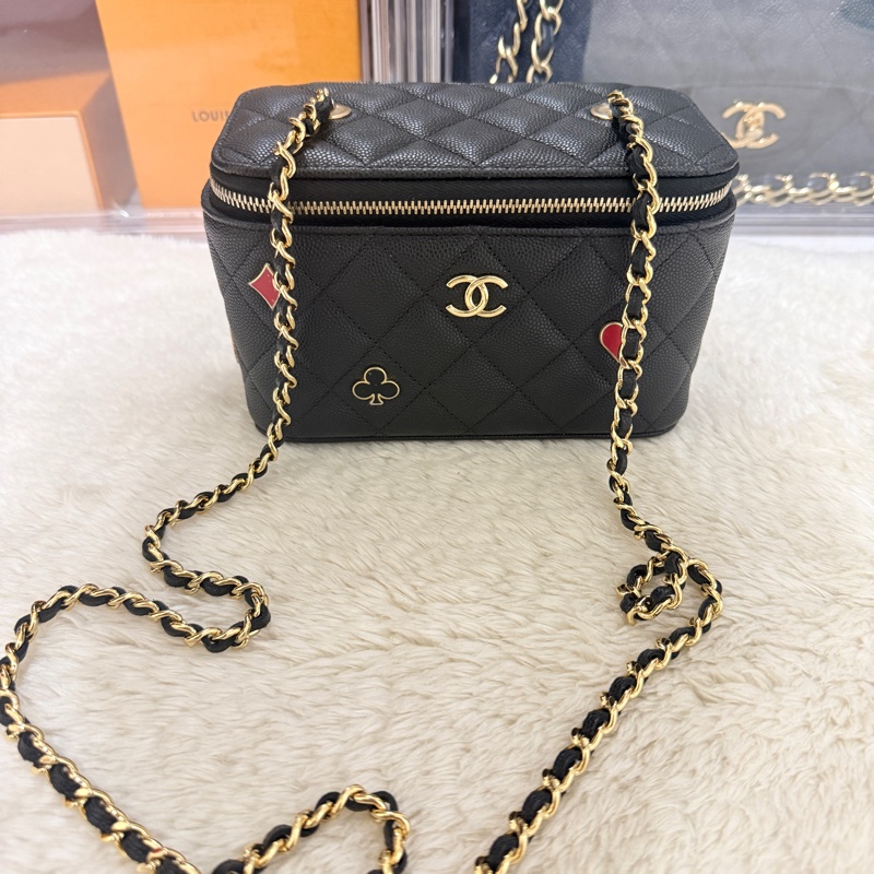 未使用品✨市場最甜價了🫶🏻chanel香奈兒黑色荔枝皮 皮穿鏈 長盒子 斜背包 撲克系列 化妝包-1