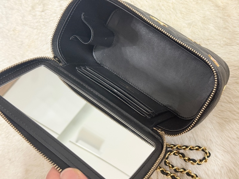 未使用品✨市場最甜價了🫶🏻chanel香奈兒黑色荔枝皮 皮穿鏈 長盒子 斜背包 撲克系列 化妝包-9