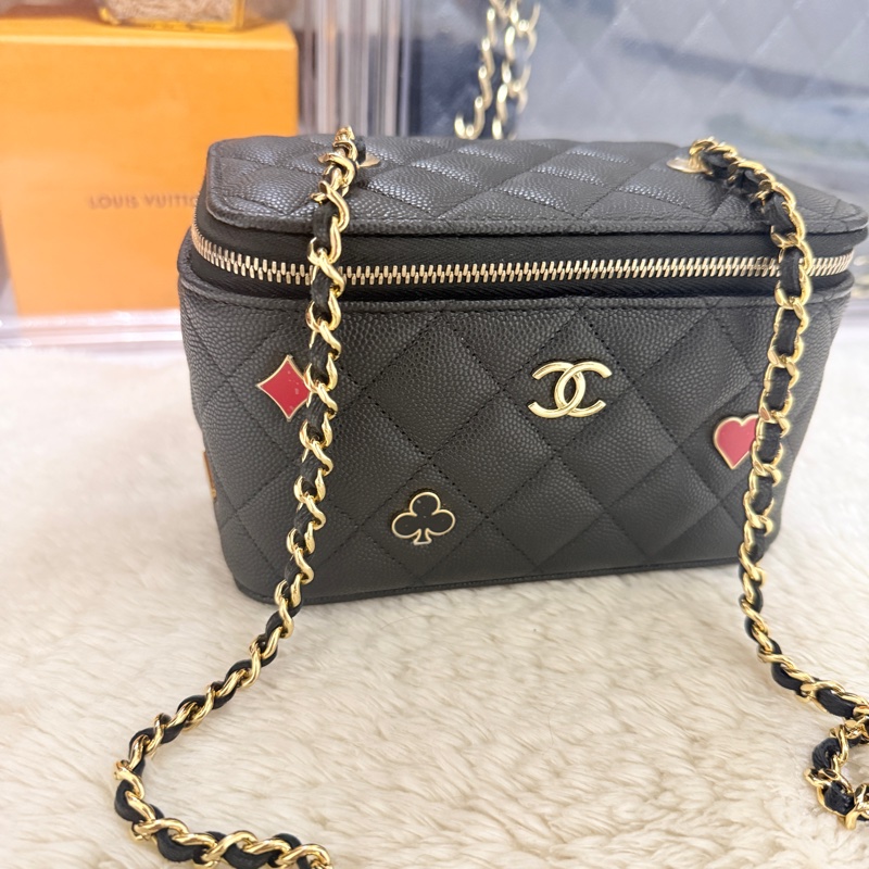 未使用品✨市場最甜價了🫶🏻chanel香奈兒黑色荔枝皮 皮穿鏈 長盒子 斜背包 撲克系列 化妝包-26