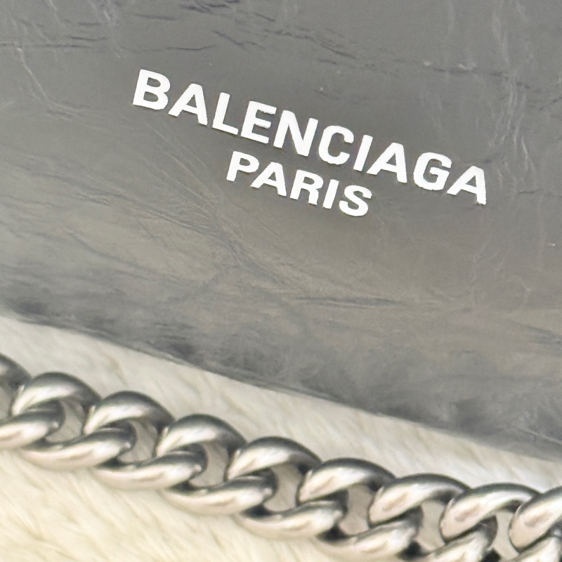 未使用品✨市場最甜價了🫶🏻男生揹起來也非常好看！三種揹法的實用包🖤巴黎世家的購物包 22包 黑色揉皺牛皮 可以斜背 肩背 香奈兒的流浪包揹法-19