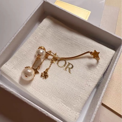 【99新✨ 全網最低價！】Dior CD經典款珍珠耳掛 全套包裝Full Set