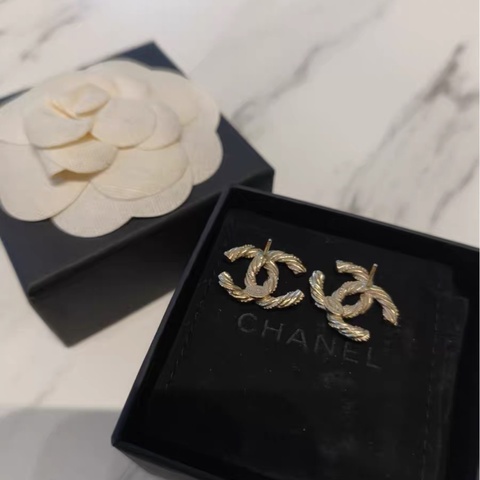 【99新✨ 全網最低價！】Chanel 經典雙C耳環 淡金色 全套包裝 Full Set