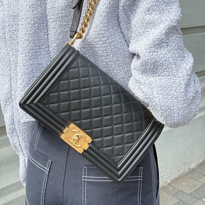 【99.9新 ✨ 全網最低價！】有保卡 Chanel香奈兒 Leboy 中號 黑金 荔枝牛皮 現貨好價❤️-2