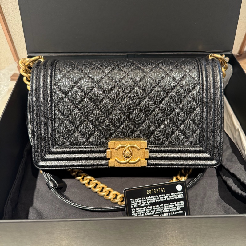 【99.9新 ✨ 全網最低價！】有保卡 Chanel香奈兒 Leboy 中號 黑金 荔枝牛皮 現貨好價❤️-5