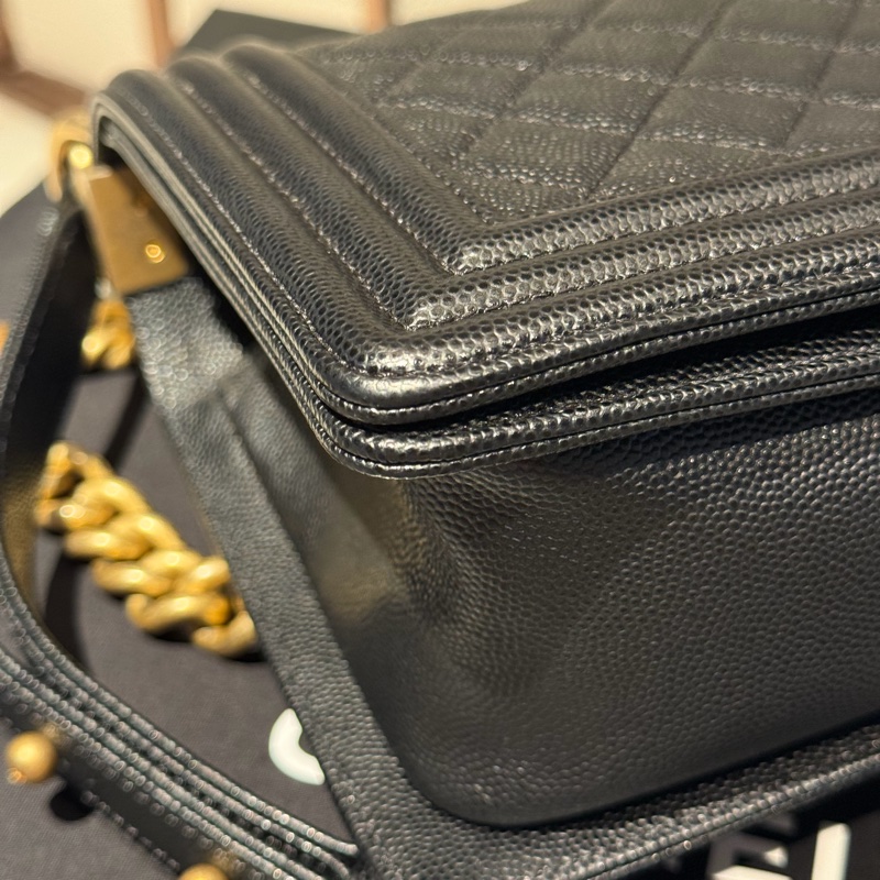 【99.9新 ✨ 全網最低價！】有保卡 Chanel香奈兒 Leboy 中號 黑金 荔枝牛皮 現貨好價❤️-21