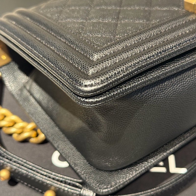 【99.9新 ✨ 全網最低價！】有保卡 Chanel香奈兒 Leboy 中號 黑金 荔枝牛皮 現貨好價❤️-22