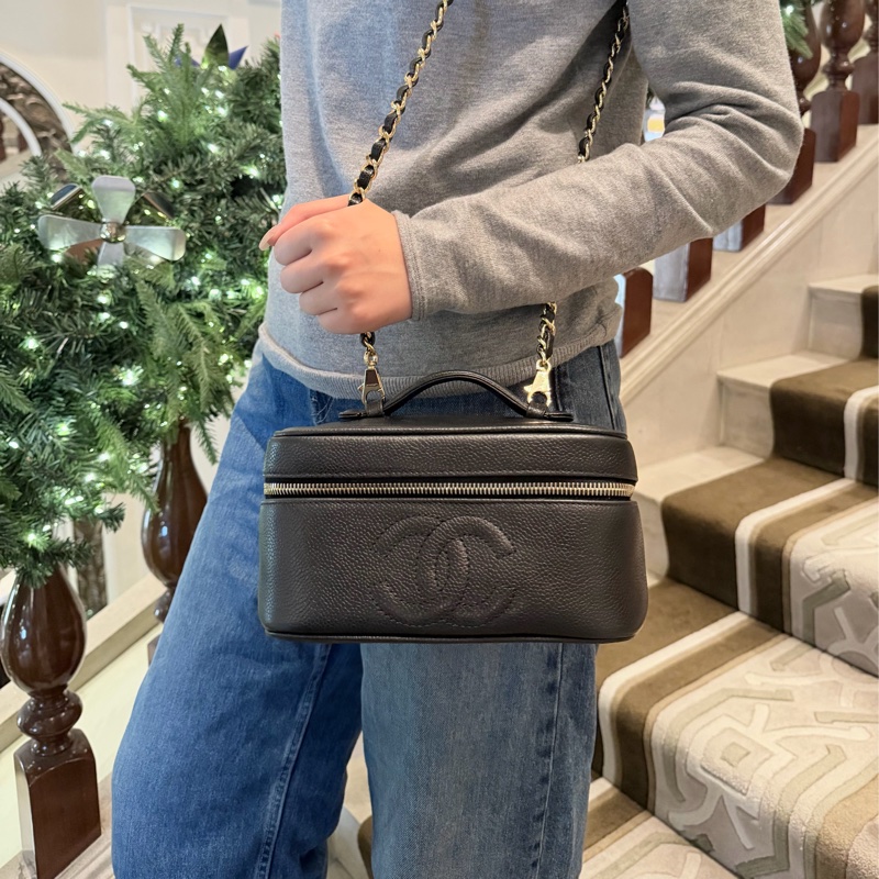 【97新 ✨ 全網最低價！】中古 Chanel香奈兒 飯盒包 化妝包 斜挎包 黑金 荔枝牛皮-0