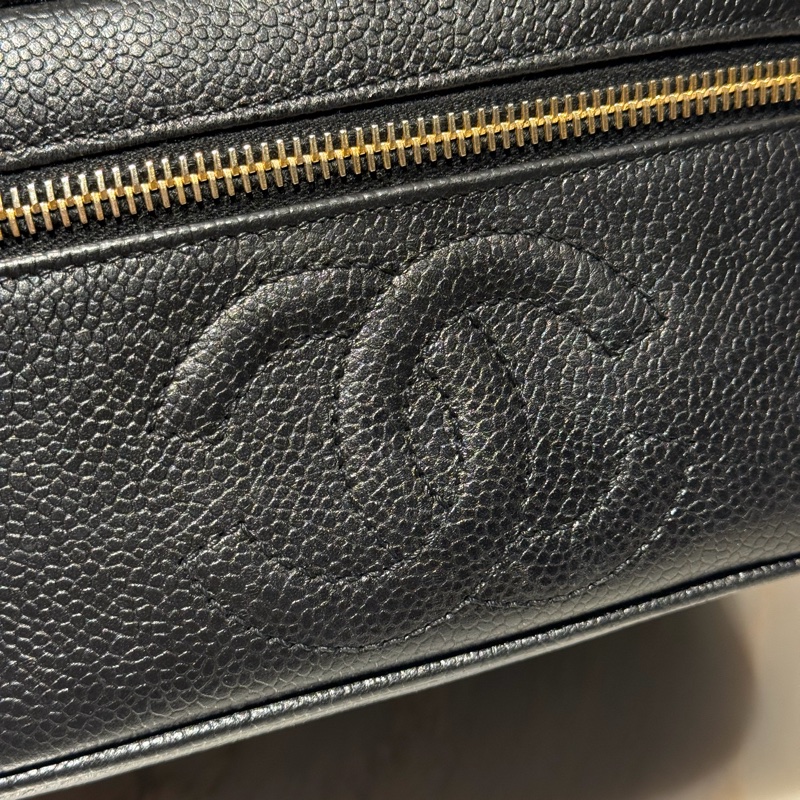 【97新 ✨ 全網最低價！】中古 Chanel香奈兒 飯盒包 化妝包 斜挎包 黑金 荔枝牛皮-9