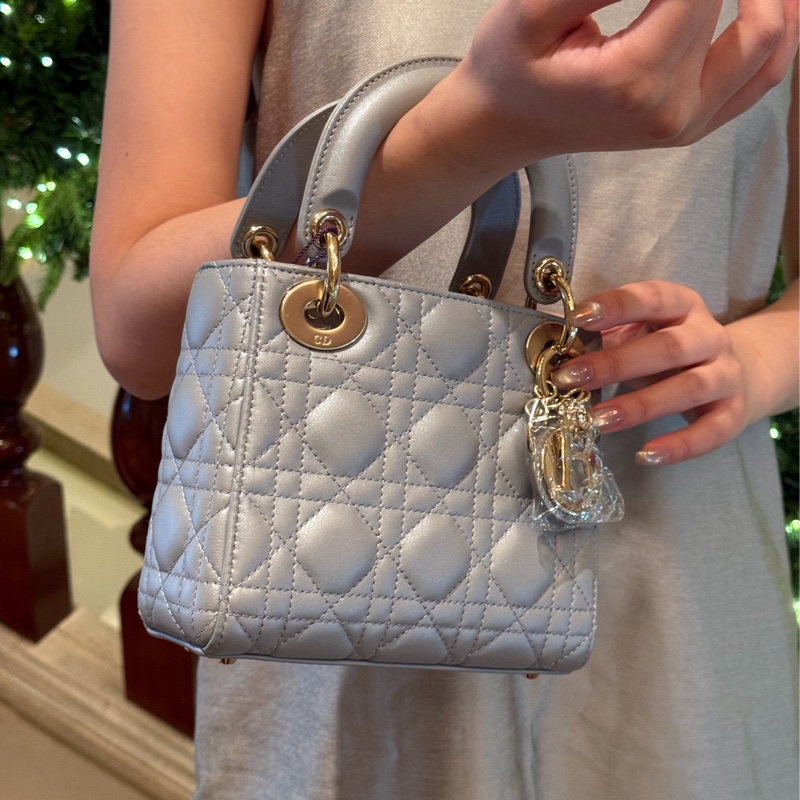 【99新 ✨ 全網最低價!】迷你 Lady Dior 戴妃灰色 金扣 三格 下單秒發 只有一顆❗️-1