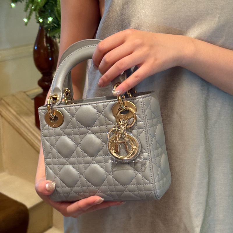 【99新 ✨ 全網最低價!】迷你 Lady Dior 戴妃灰色 金扣 三格 下單秒發 只有一顆❗️-3