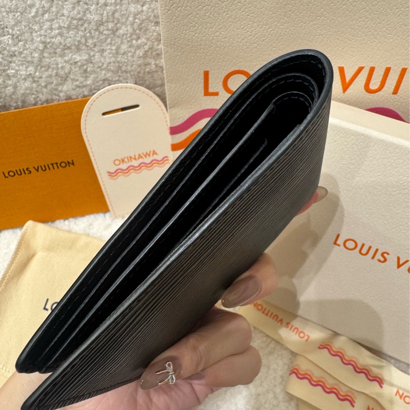 LV經典水波紋MULTIPLE三卡交叉短夾-7