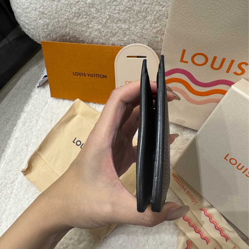 LV經典水波紋MULTIPLE三卡交叉短夾-8