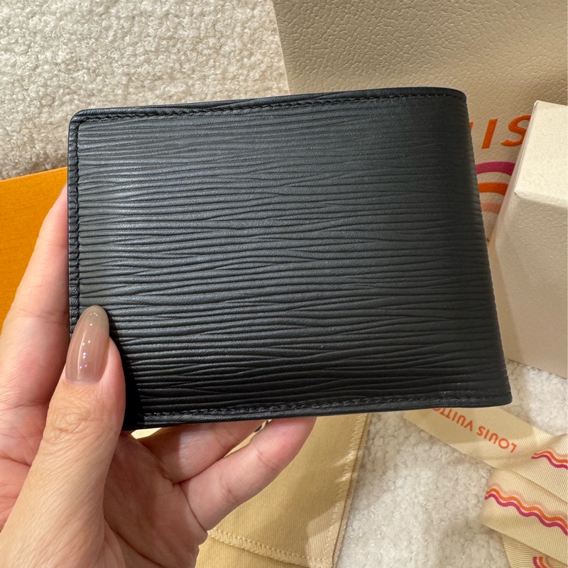 LV經典水波紋MULTIPLE三卡交叉短夾-10