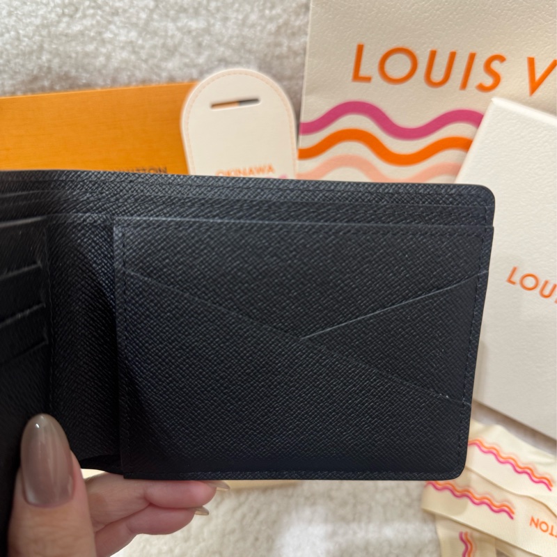 LV經典水波紋MULTIPLE三卡交叉短夾-15