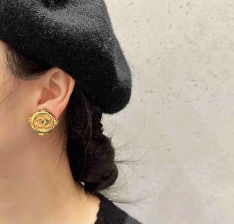【小眾高品味✨經典雙C✨全網最低價】Chanel船錨浮雕雙C logo耳夾-0