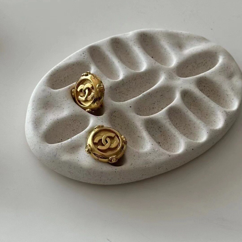 【小眾高品味✨經典雙C✨全網最低價】Chanel船錨浮雕雙C logo耳夾-2