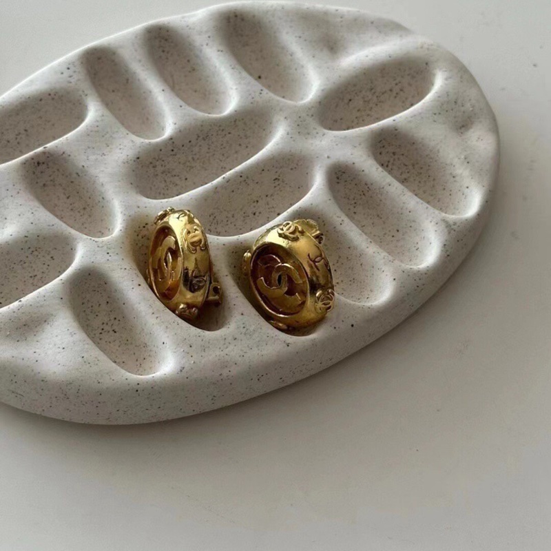 【小眾高品味✨經典雙C✨全網最低價】Chanel船錨浮雕雙C logo耳夾-3